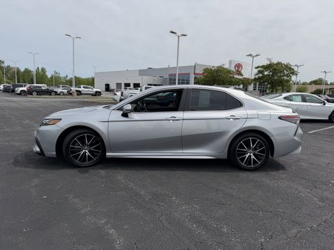 Used 2024 Toyota Camry SE w/ Convenience Package FWD image 4
