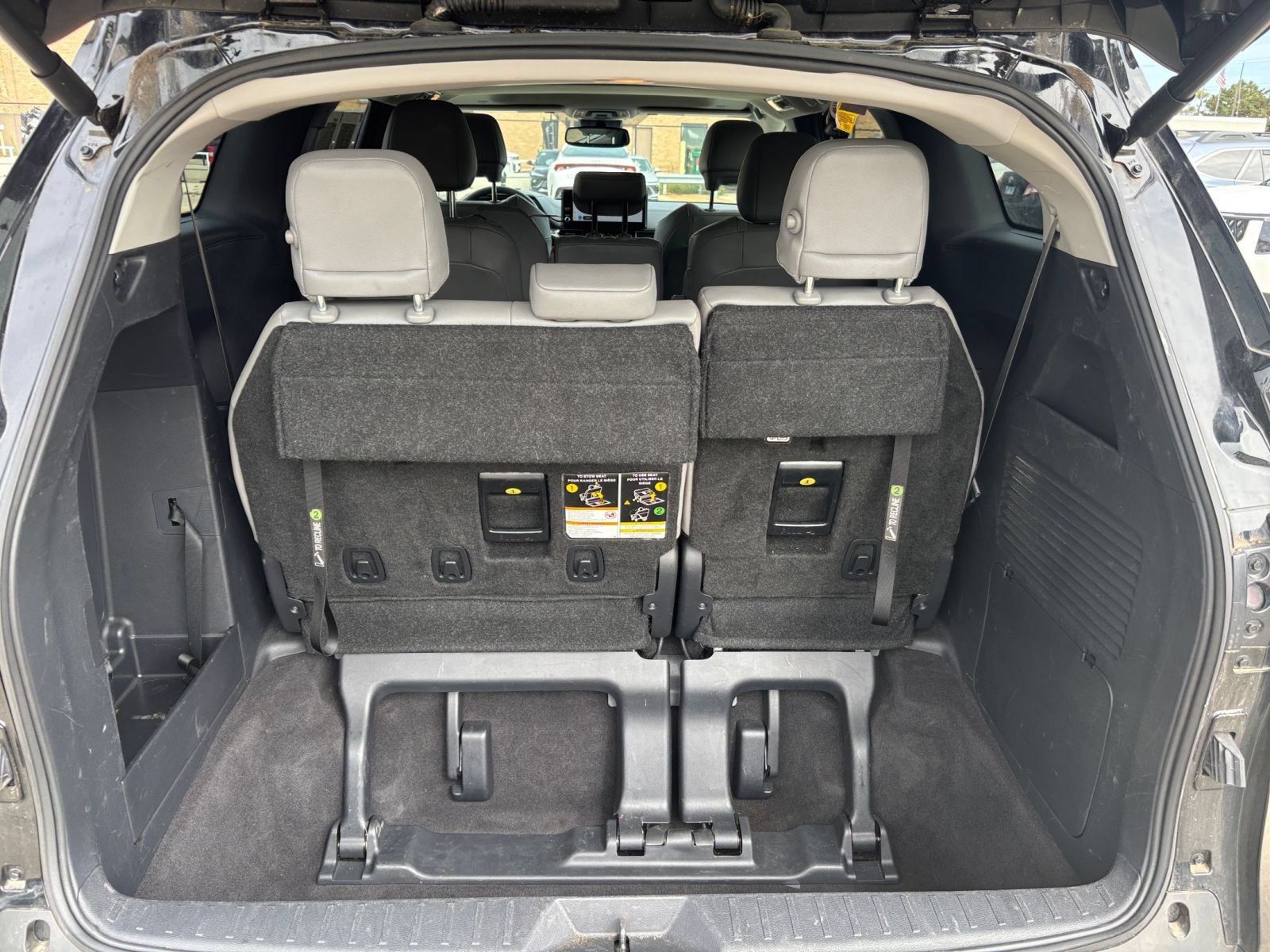 Used 2025 Toyota Sienna XLE FWD image 33