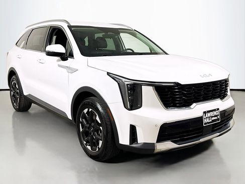 Used 2024 Kia Sorento S image 3