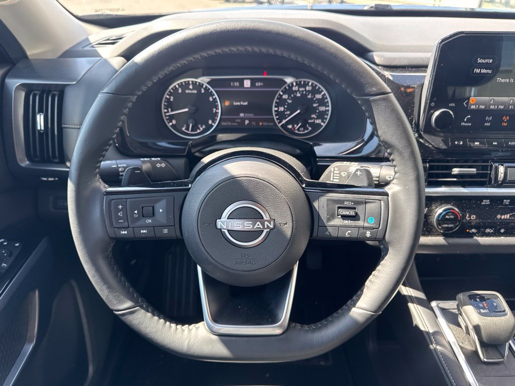 Used 2025 Nissan Pathfinder SL AWD/4WD image 19