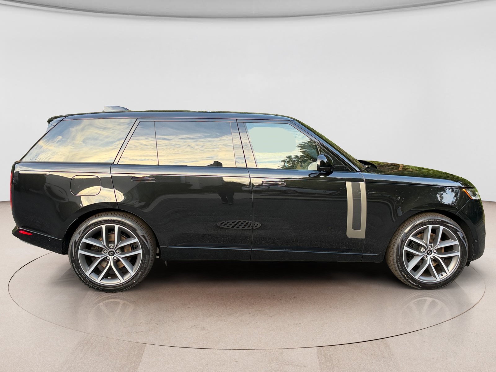 New 2027 Land Rover Range Rover Long Wheelbase SE AWD/4WD image 6