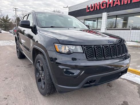 Used 2018 Jeep Grand Cherokee Laredo image 3