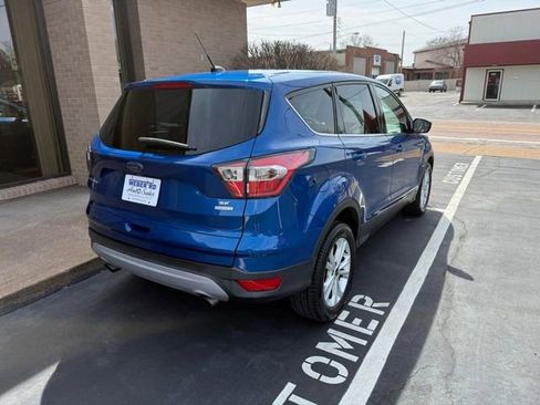 Used 2017 Ford Escape SE image 3