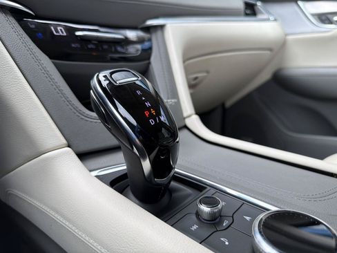 Used 2025 Cadillac XT5 Premium Luxury AWD/4WD image 33