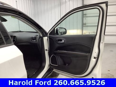 Used 2018 Jeep Compass Limited w/ Navigation Group image 11