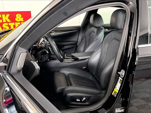 Used 2023 BMW 530e xDrive image 7