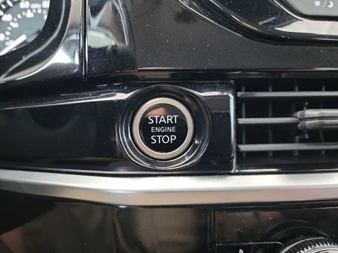 Used 2022 Nissan Pathfinder SV image 26