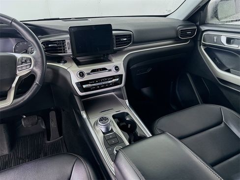 Used 2020 Ford Explorer XLT w/ Equipment Group 202A image 20