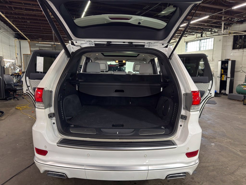 Used 2021 Jeep Grand Cherokee Summit AWD/4WD image 19