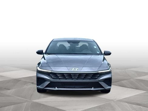 Used 2025 Hyundai Elantra Sport FWD image 3