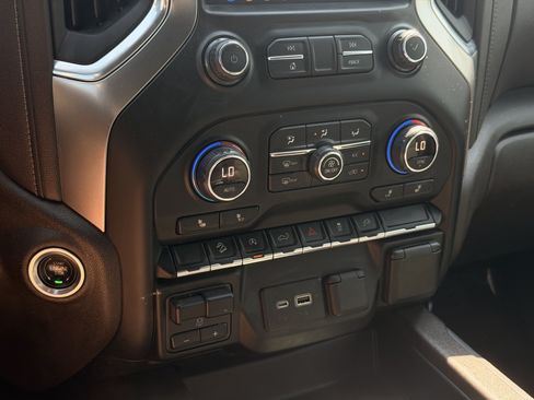 Used 2020 Chevrolet Silverado 1500 RST AWD/4WD image 28