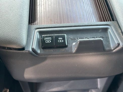Used 2023 Toyota Sienna XLE FWD image 21