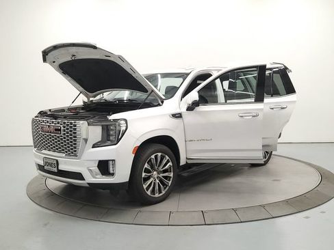Used 2021 GMC Yukon Denali w/ Denali Premium Package AWD/4WD image 12