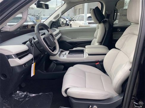 New 2025 Lincoln Navigator Reserve image 10