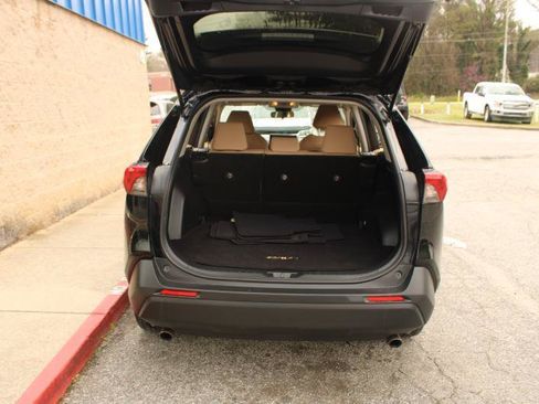 Used 2019 Toyota RAV4 LE FWD image 14