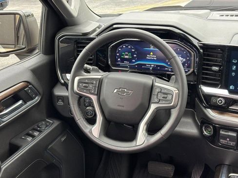 Used 2022 Chevrolet Silverado 1500 LT Trail Boss w/ LT Trail Boss Premium Package AWD/4WD image 12