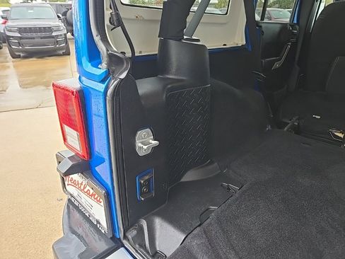 Used 2015 Jeep Wrangler Unlimited Sahara w/ Connectivity Group image 87