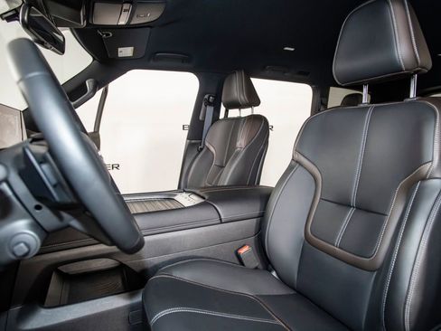Used 2025 Nissan Armada SL RWD image 44