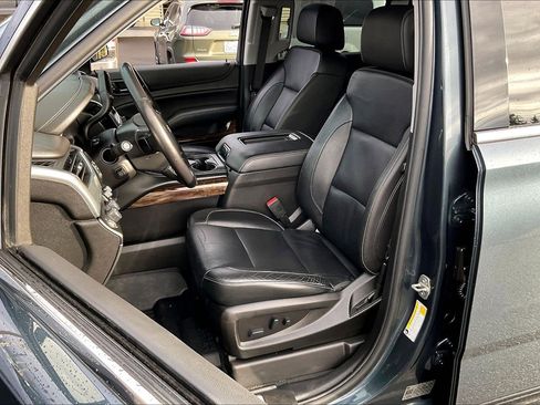 Used 2019 Chevrolet Suburban LT w/ Luxury Package image 24