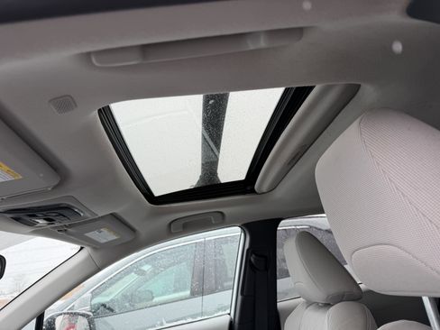 Certified 2022 Toyota Corolla Cross LE image 21