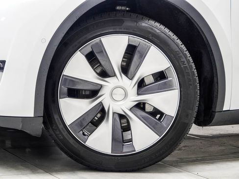 Used 2020 Tesla Model Y Long Range AWD/4WD image 3