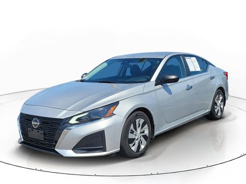 Used 2024 Nissan Altima 2.5 S FWD image 3
