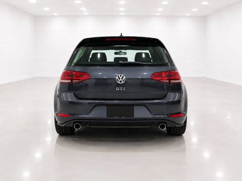 Used 2011 Volkswagen Golf 4-Door FWD image 4