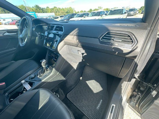 Used 2023 Volkswagen Tiguan SE R-Line AWD/4WD image 33