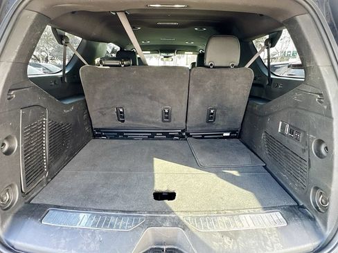 Used 2024 GMC Yukon XL Denali RWD image 28