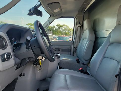 Certified 2024 Ford E-450 and Econoline 450 Super Duty w/ Driver's Safety Package RWD image 10
