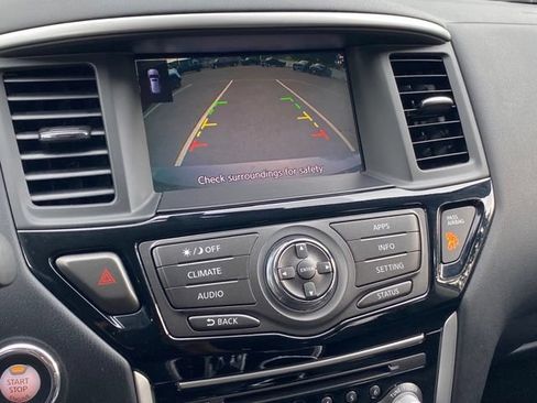 Used 2019 Nissan Pathfinder SV AWD/4WD image 17