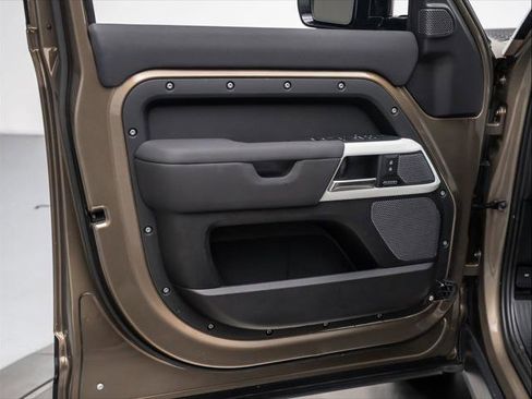 Used 2023 Land Rover Defender 110 SE image 23