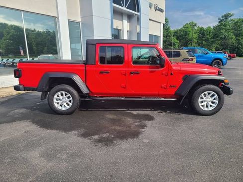 Used 2023 Jeep Gladiator Sport AWD/4WD image 6
