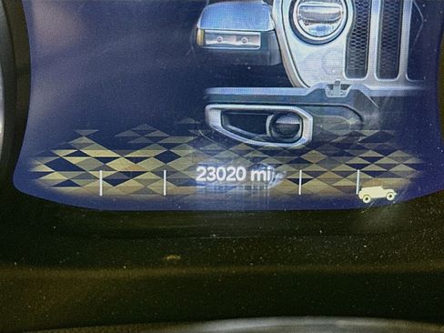 Used 2023 Jeep Wrangler Unlimited Sahara AWD/4WD image 19