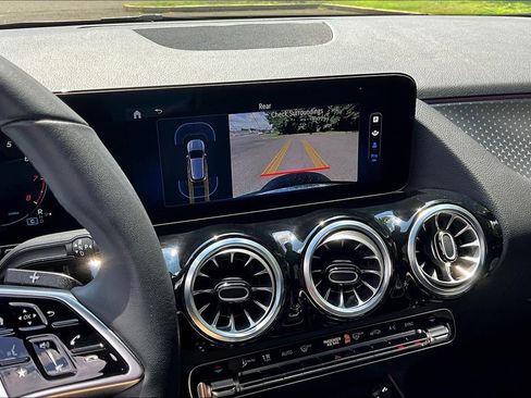 Used 2025 Mercedes-Benz GLA 250 4MATIC image 23