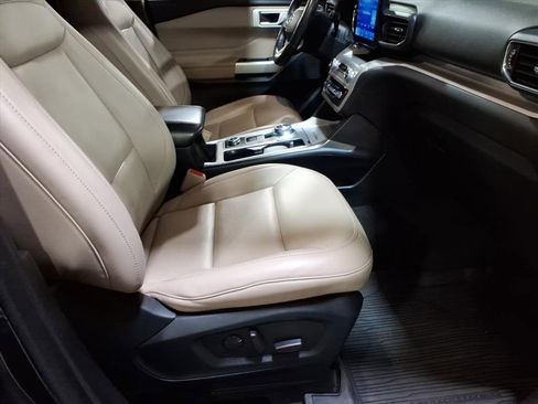 Certified 2022 Ford Explorer XLT w/ Equipment Group 202A image 6
