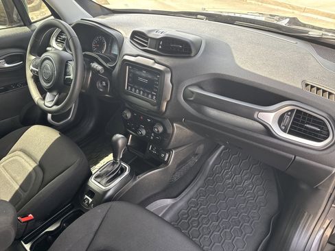 Used 2019 Jeep Renegade Latitude w/ Popular Equipment Group image 30