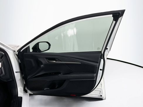 Used 2025 Toyota Camry LE image 32