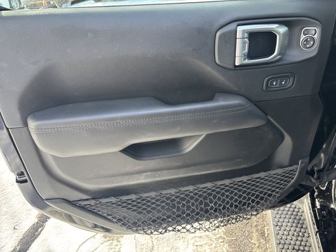 Used 2023 Jeep Wrangler Unlimited Sahara image 15