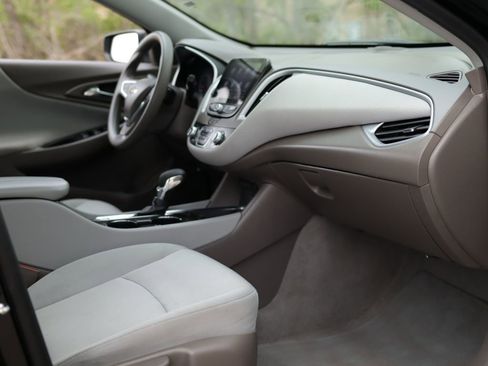 Used 2023 Chevrolet Malibu LT image 28