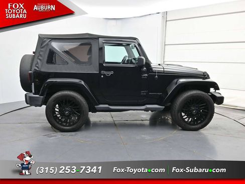 Used 2018 Jeep Wrangler Sahara w/ Dual Top Group AWD/4WD image 16