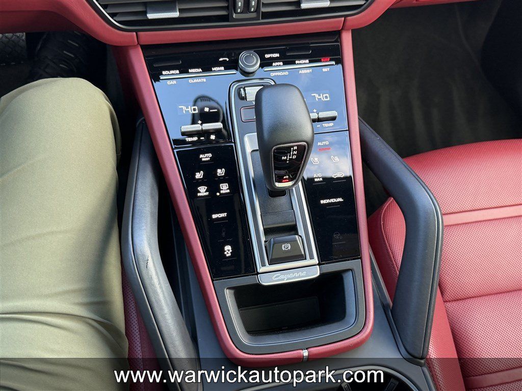 Used 2022 Porsche Cayenne AWD/4WD image 9