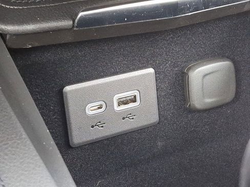 Certified 2022 Cadillac XT4 Luxury w/ Cold Weather Package image 27