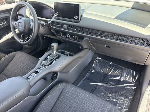 Certified 2025 Honda HR-V LX image 10