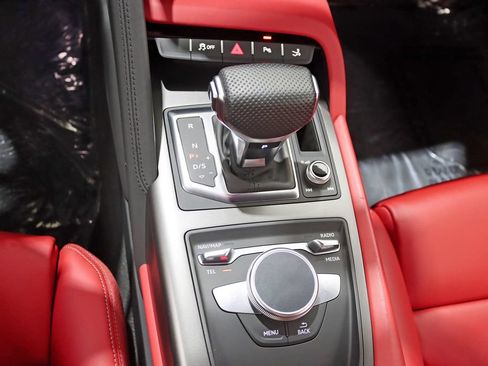 Used 2021 Audi R8 V10 w/ Premium Package RWD image 24