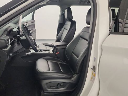 Used 2024 Ford Explorer XLT w/ Equipment Group 202A AWD/4WD image 15
