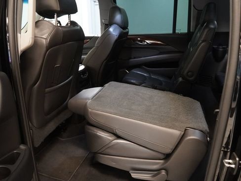 Used 2018 Cadillac Escalade ESV Luxury AWD/4WD image 20