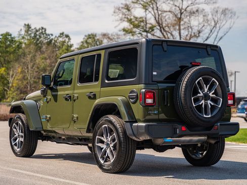 Used 2024 Jeep Wrangler Unlimited w/ Convenience Group image 5