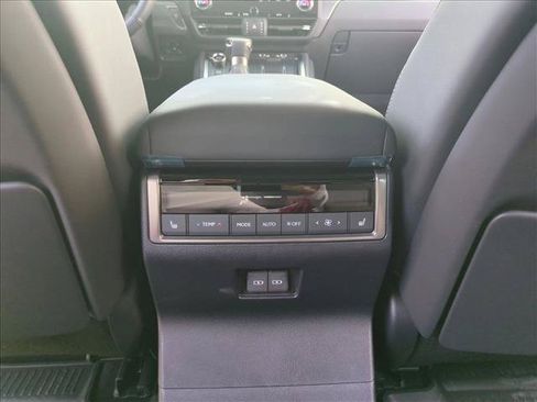 Used 2026 Lexus GX 550 w/ Accessory Package (31) AWD/4WD image 17