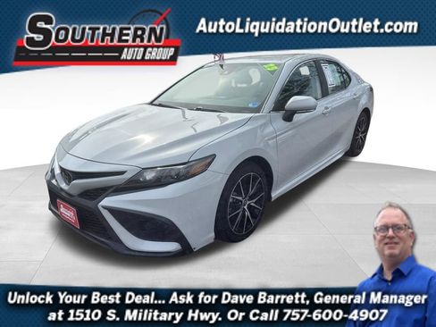 Used 2023 Toyota Camry SE image 1